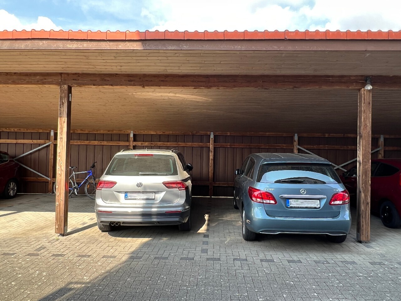 zwei Carports