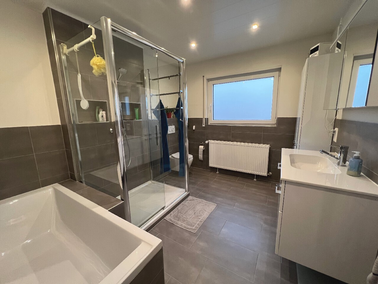 Badezimmer - weitere Ansicht