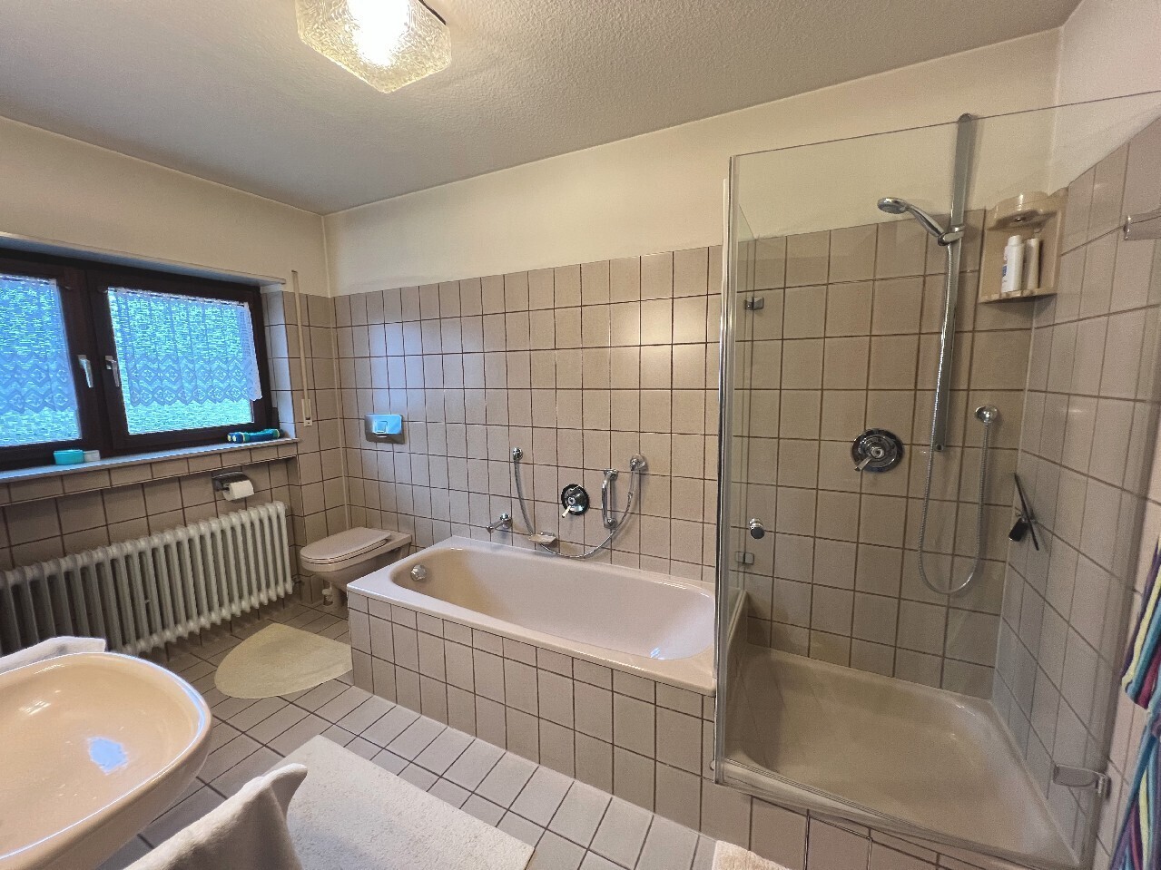 Badezimmer im OG