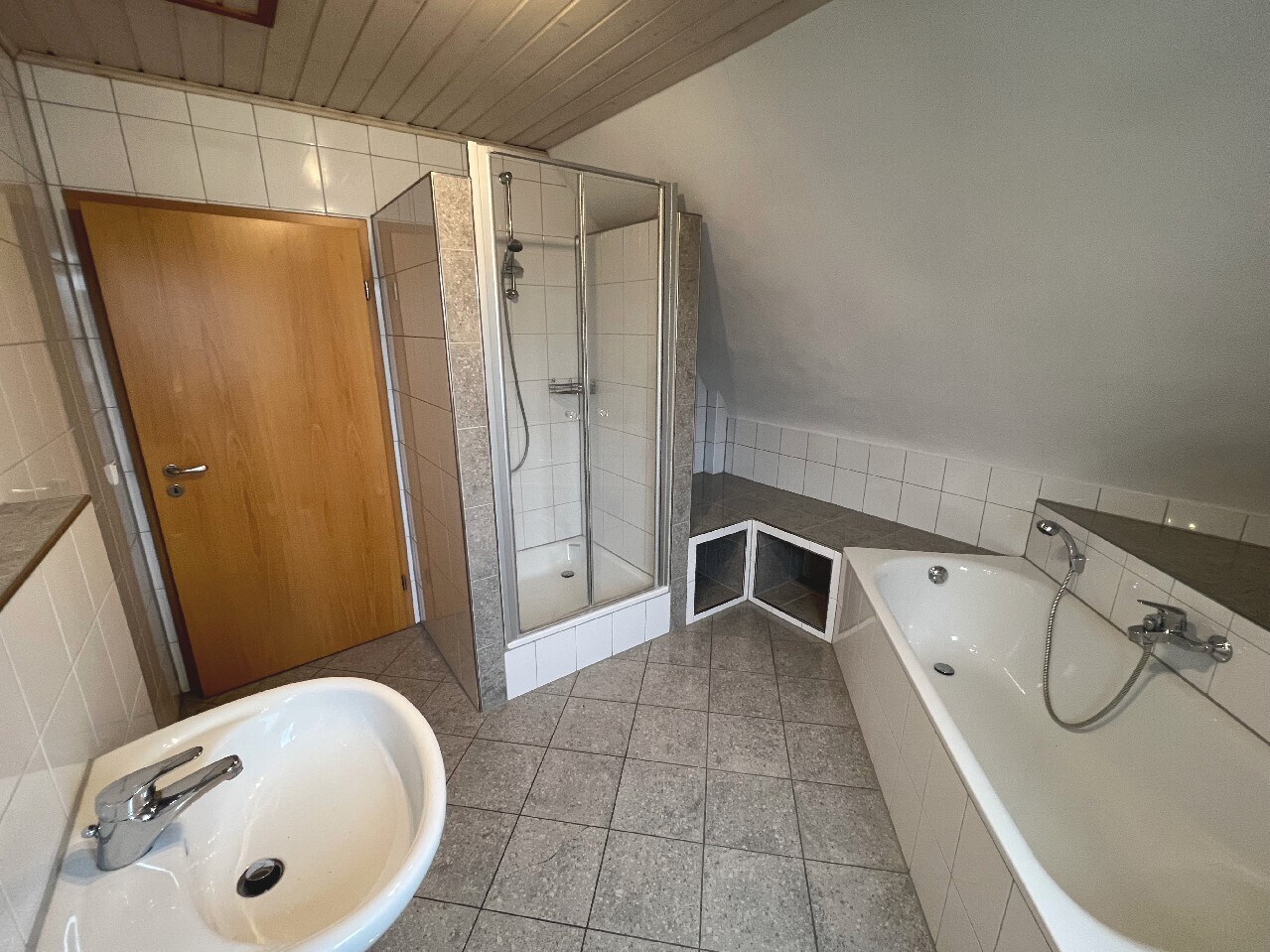 Badezimmer - weitere Ansicht