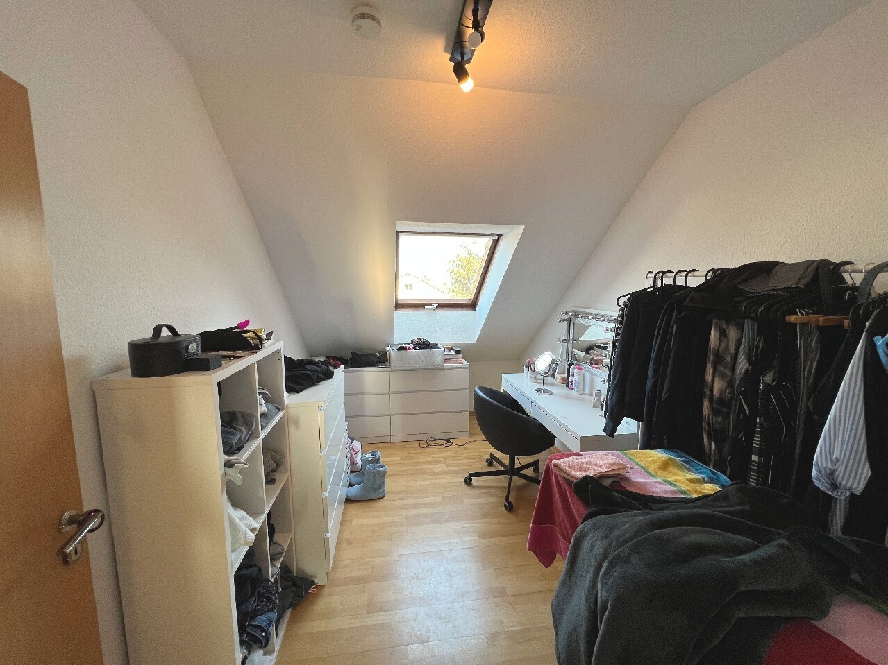 Kinderzimmer-Büro-Ankleide