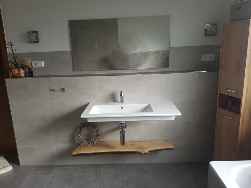 Whg. EG - Bad weitere Ansicht