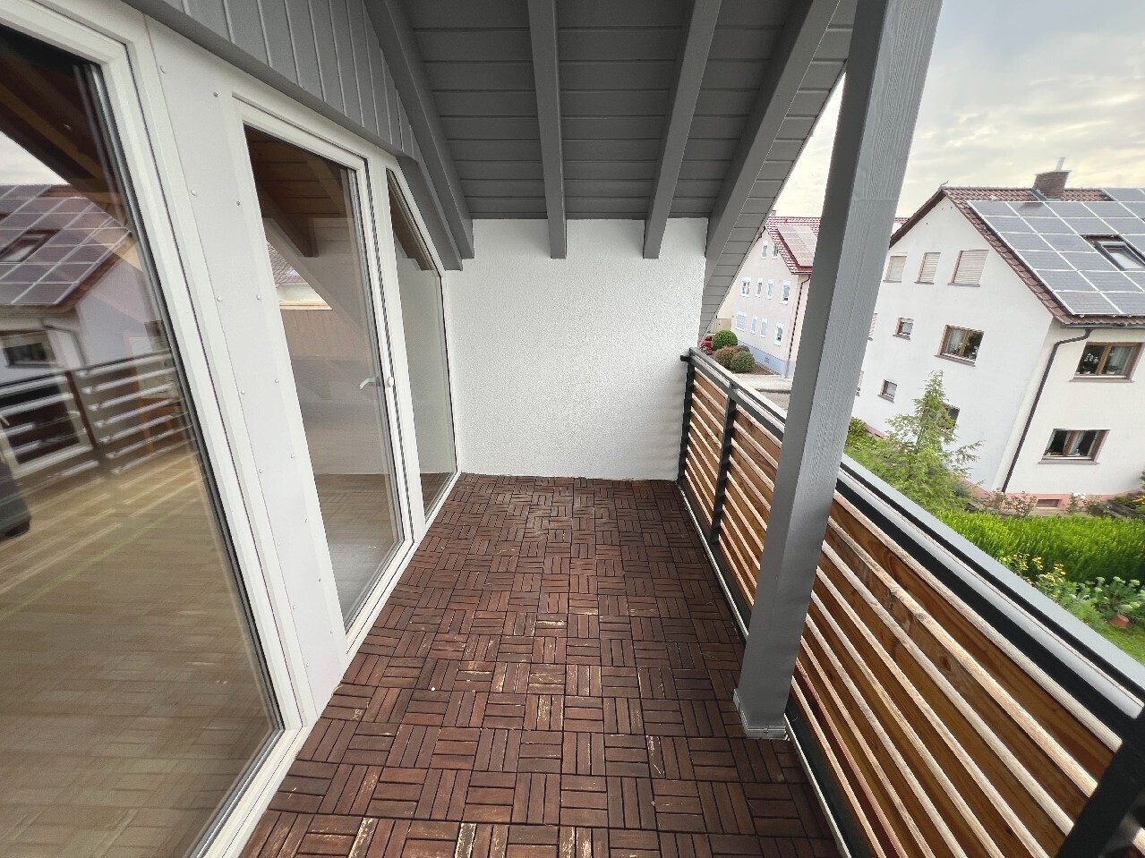 Überdachter Balkon