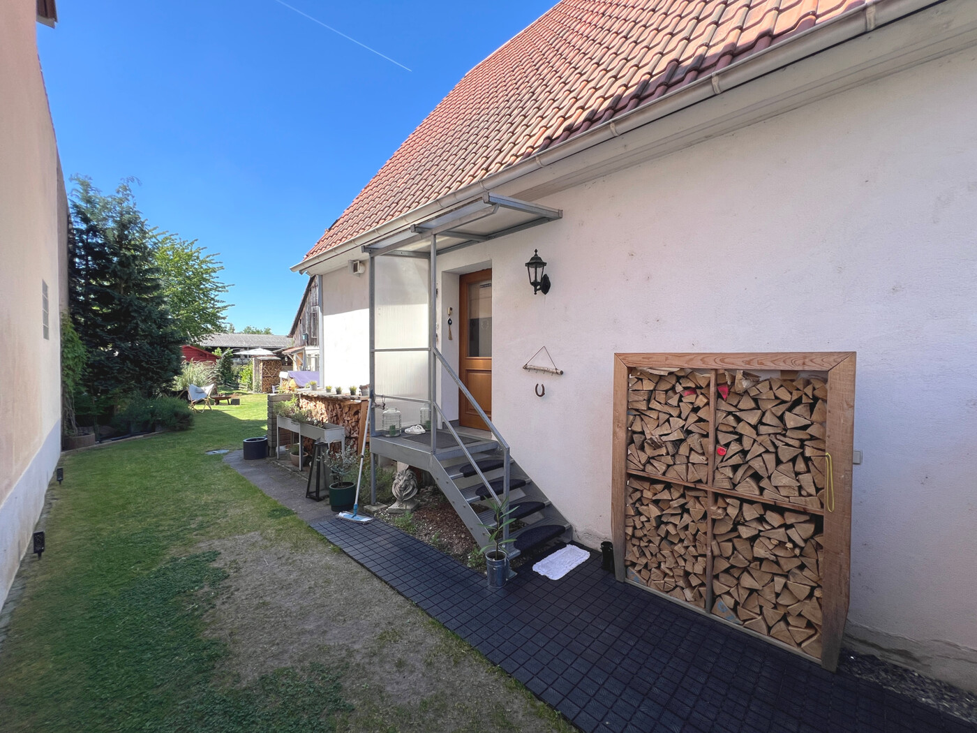 Blick zum Hauseingang
