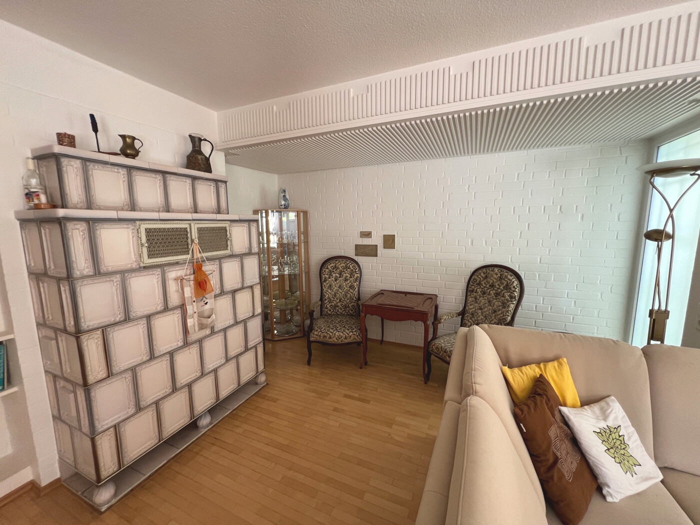 Blick zum Kachelofen