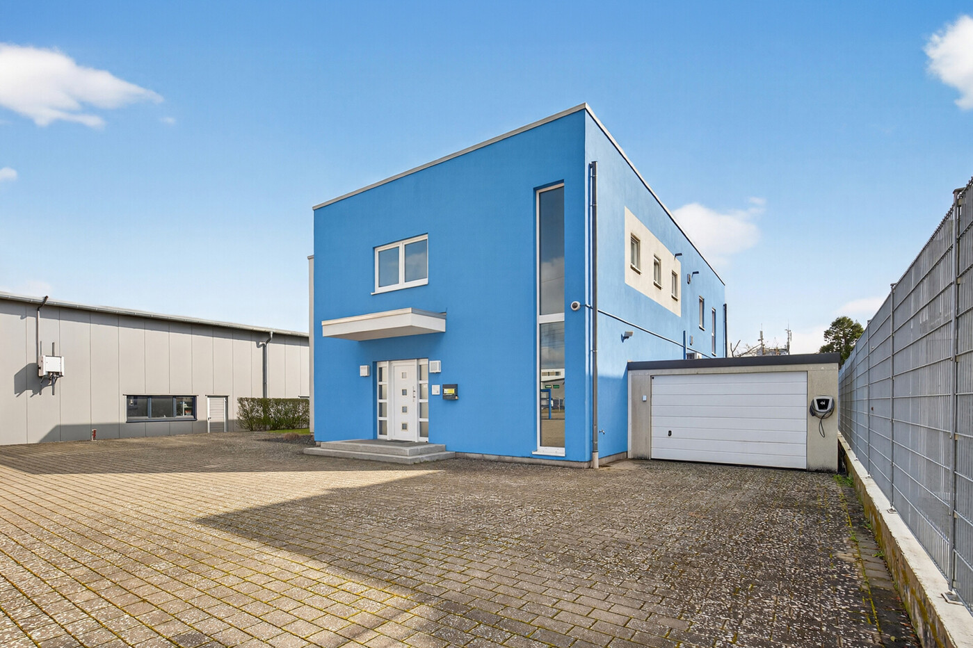 Frontansicht mit Garage