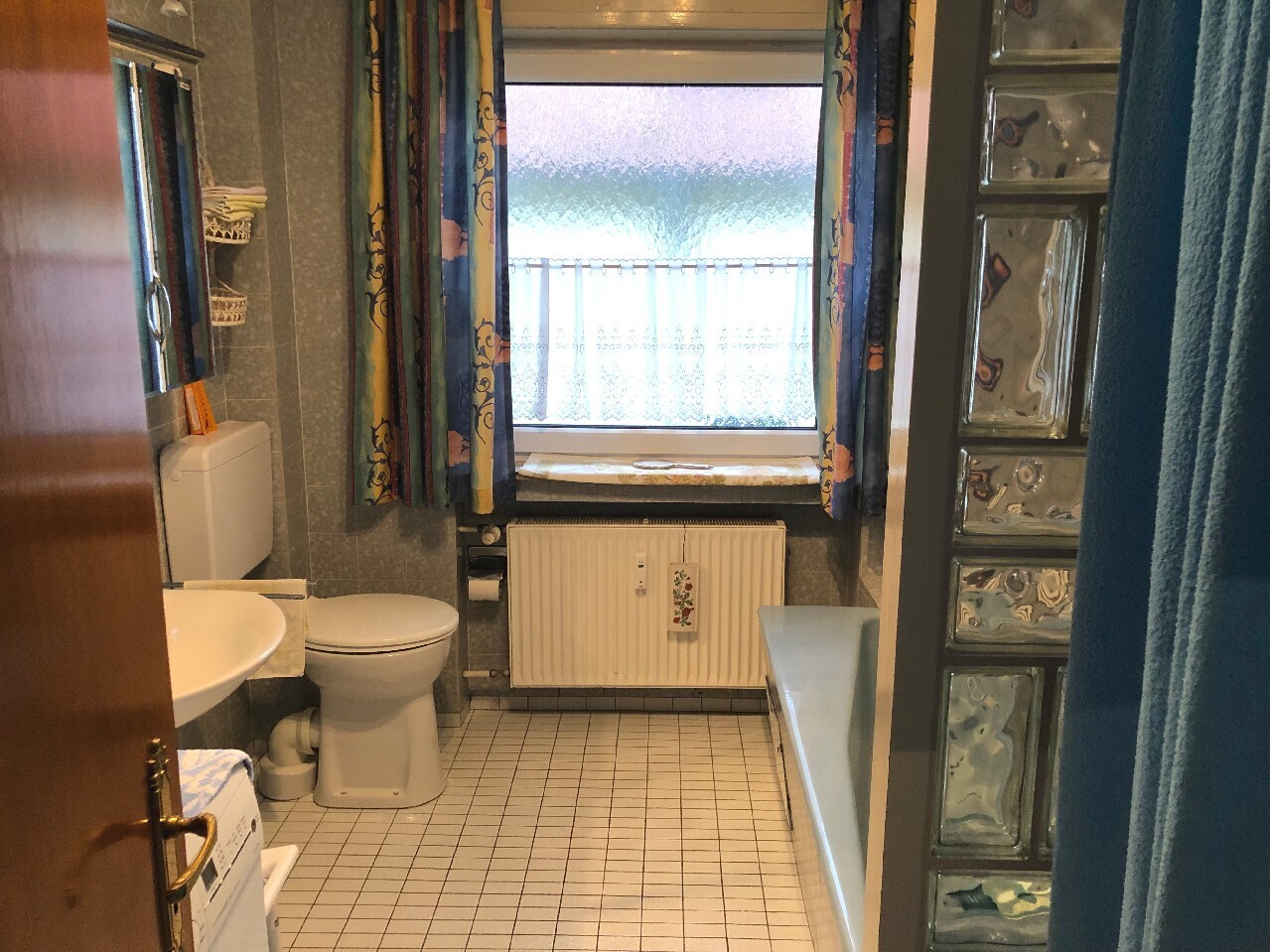 Badezimmer - Whg. im OG rechts