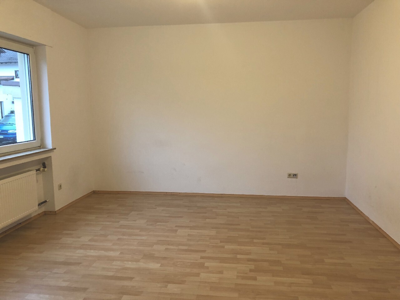 Zimmer - Whg. im EG links