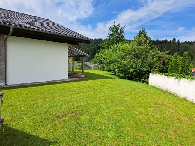 Westliche Rasenfläche