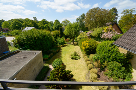 Blick von der Loggia in den Garten