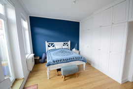 Schlafzimmer mit Dachterrassenzugang