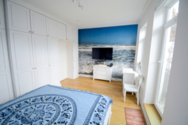 Schlafzimmer mit Dachterrassenzugang