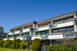 Blick auf das Haus / den Balkon