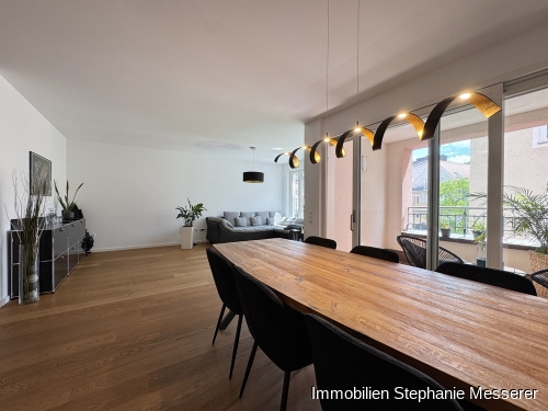 Mit Blick zur Loggia