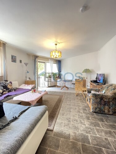 Wohn- und Schlafzimmer