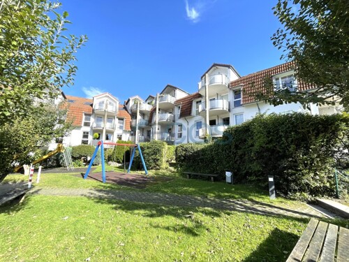 Rückfront und Spielplatz