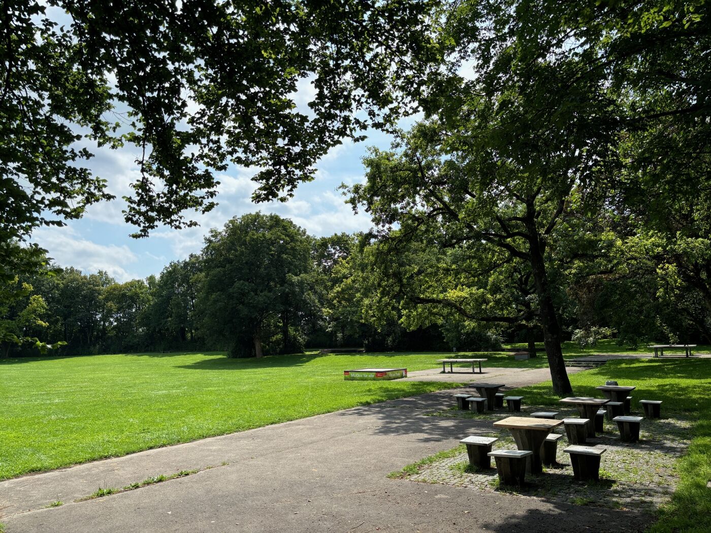 Parkfläche für die Anlage