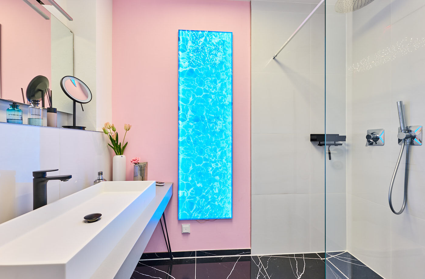 Badezimmer mit Dusche