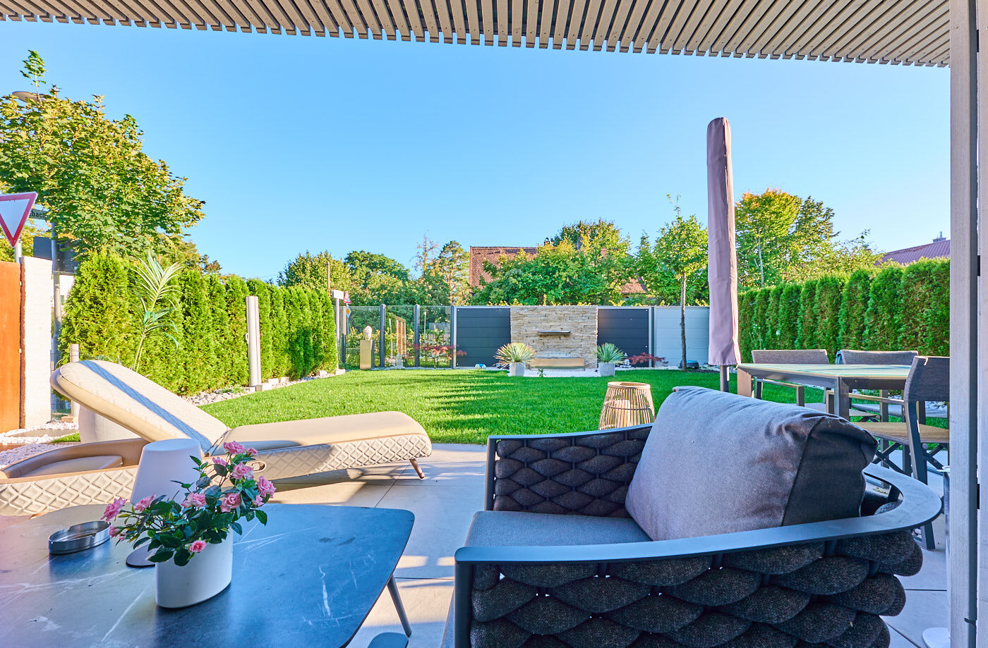 Überdachter Terrassen Lounge Bereich