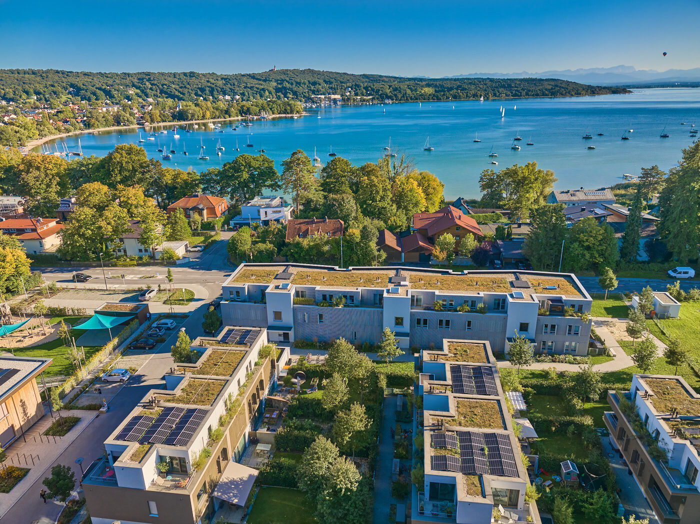 Nur wenige Schritte zum See