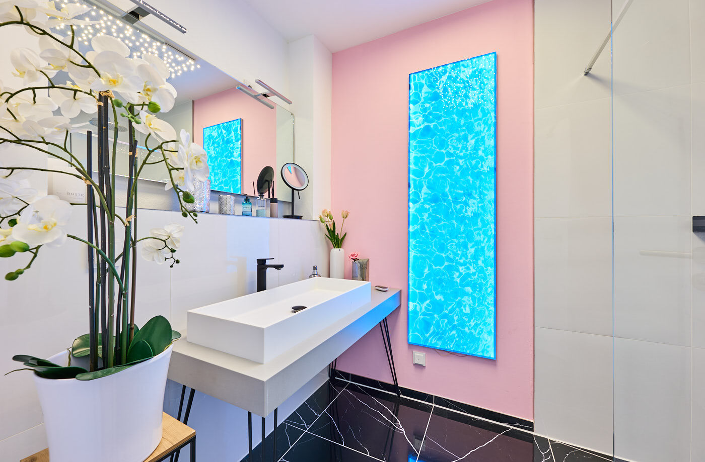 Badezimmer mit Dusche