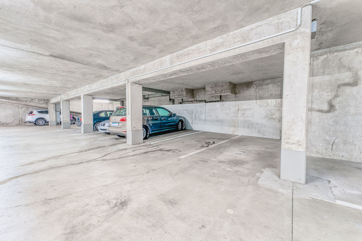 Großer Tiefgaragenstellplatz