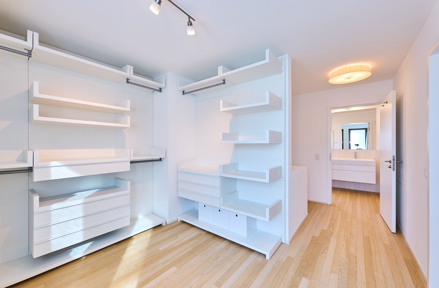 Begehbarer Schrank