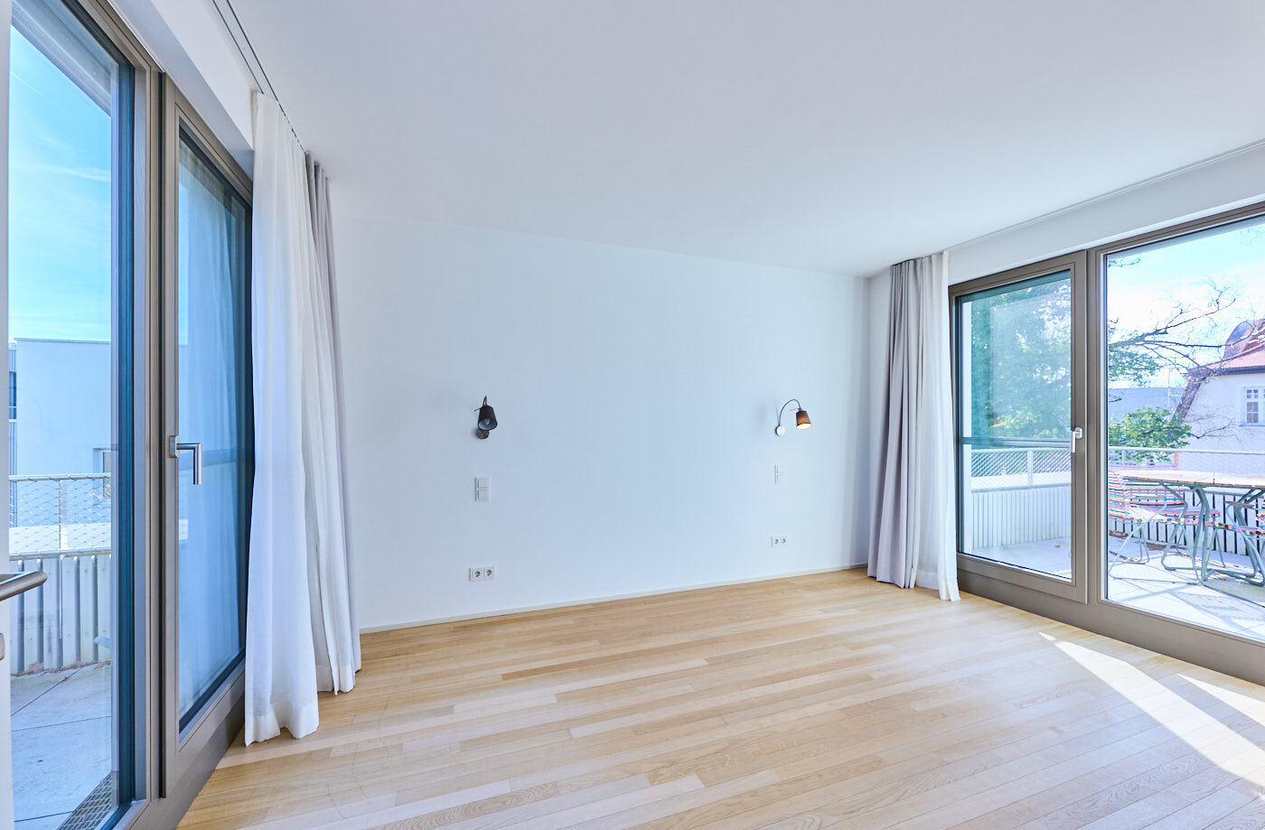 Schlafzimmer 2. OG mit Balkon und Terrasse