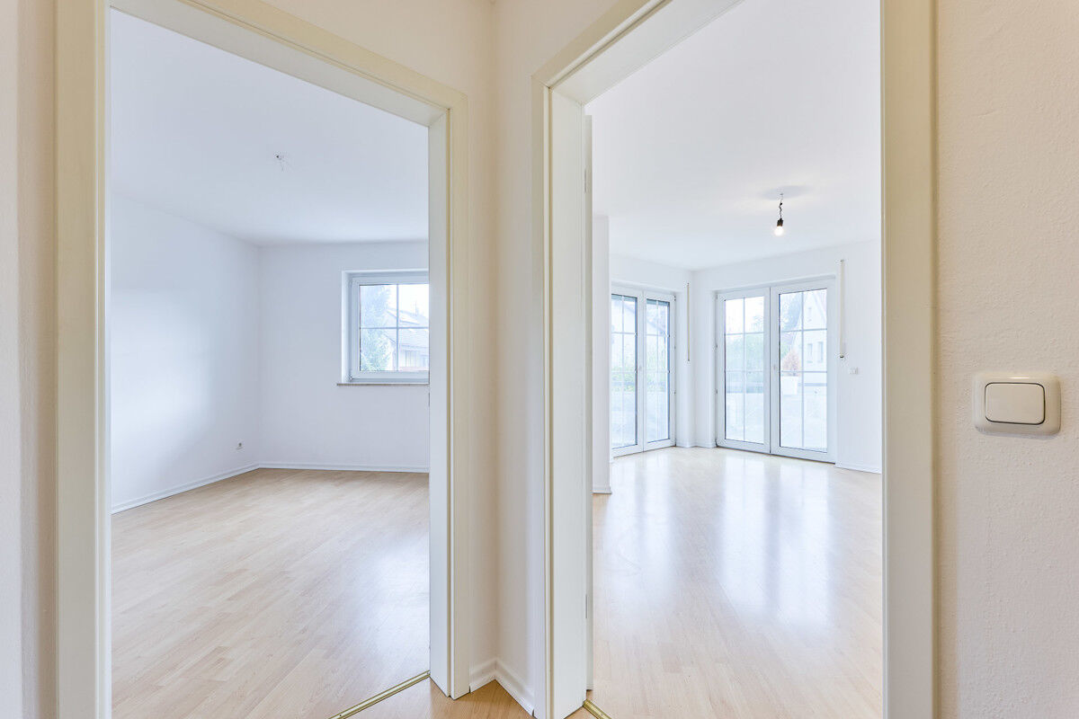 Blick ins Schlaf- & Wohnzimmer