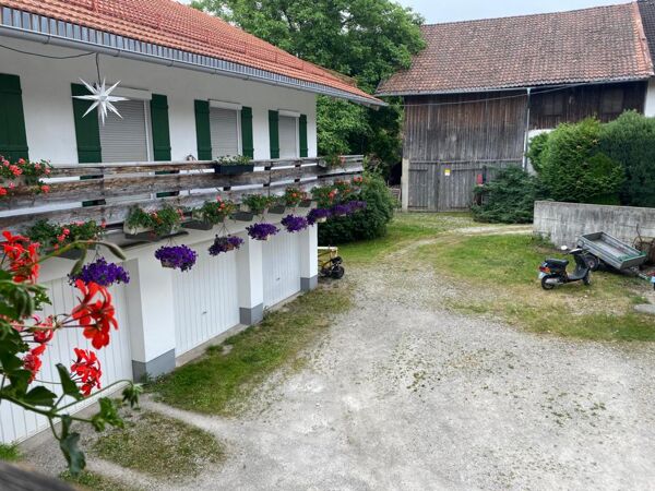 Innenhof mit Garagen