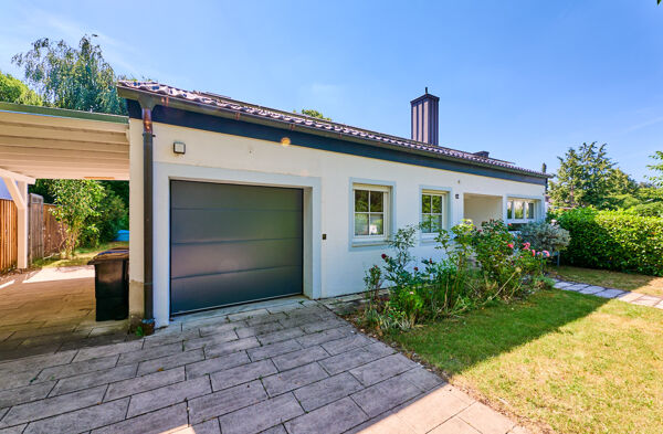 Garage mit Carport