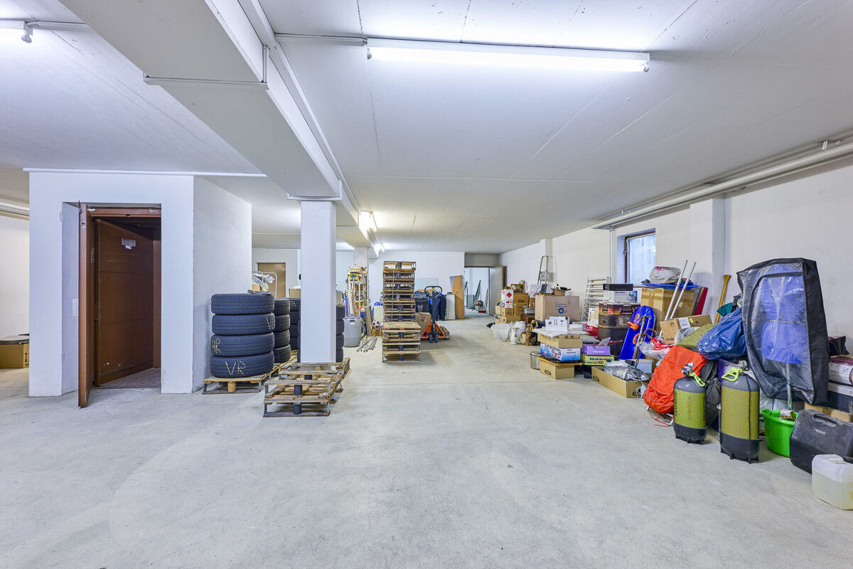 Lager UG mit Lastenaufzug