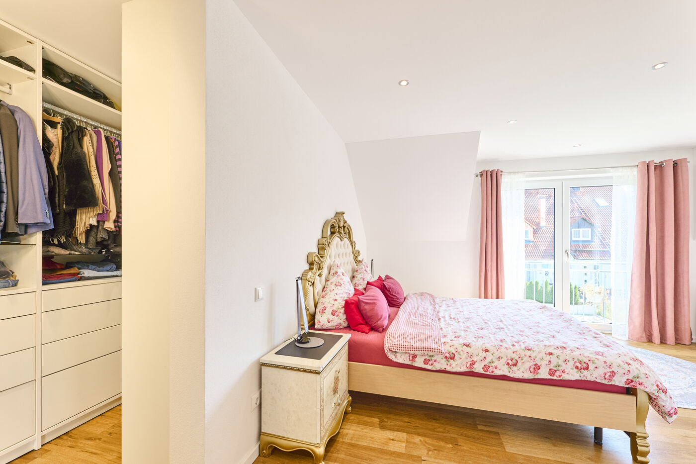 Schlafzimmer mit Ankleide