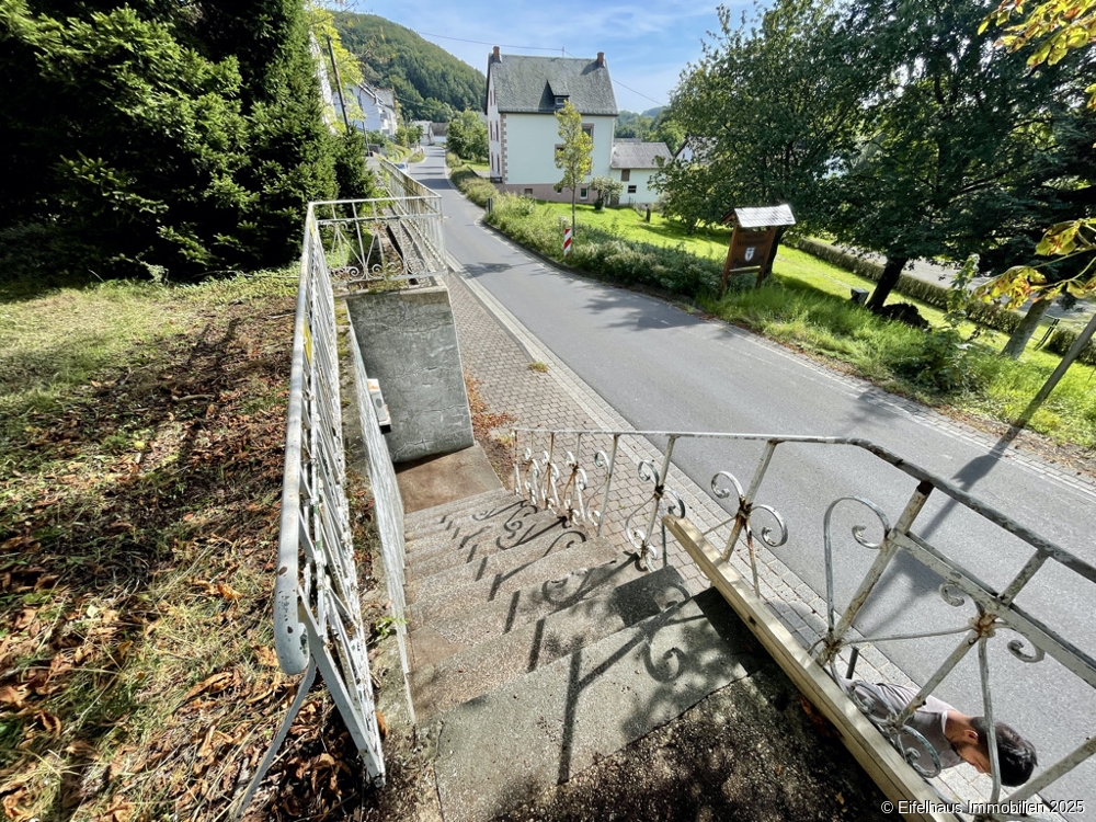 Aufgang von der Straße