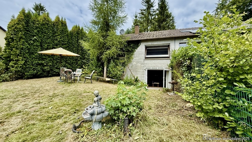 Süd-Westansicht mit Garten
