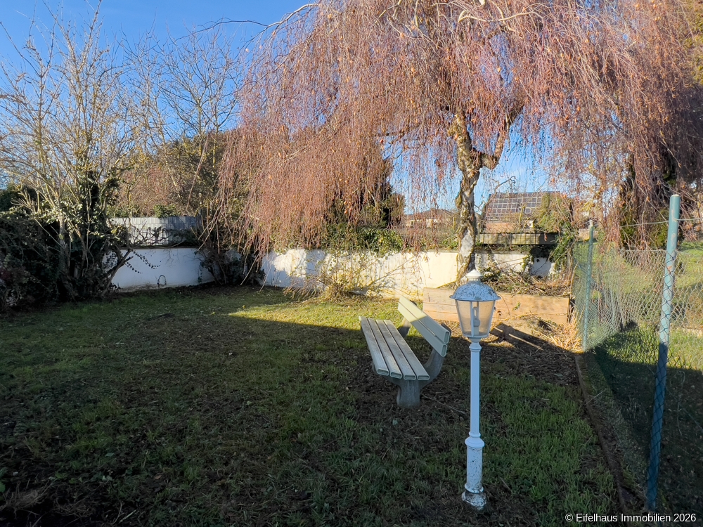 Garten hinter dem Gebäude 