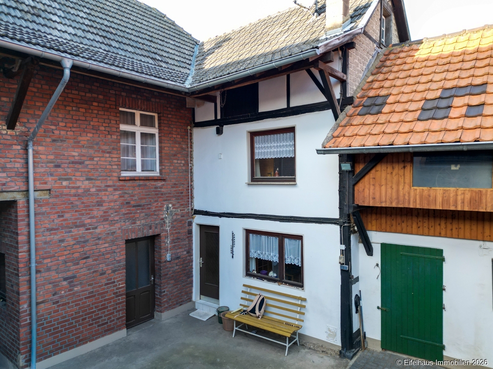 Innenhof Ansicht Eingang Wohnhaus 