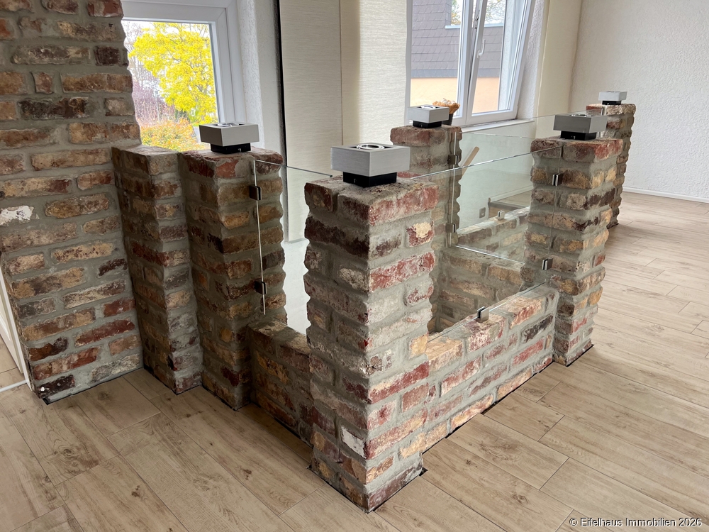 Backsteinbrüstung mit Beleuchtung 