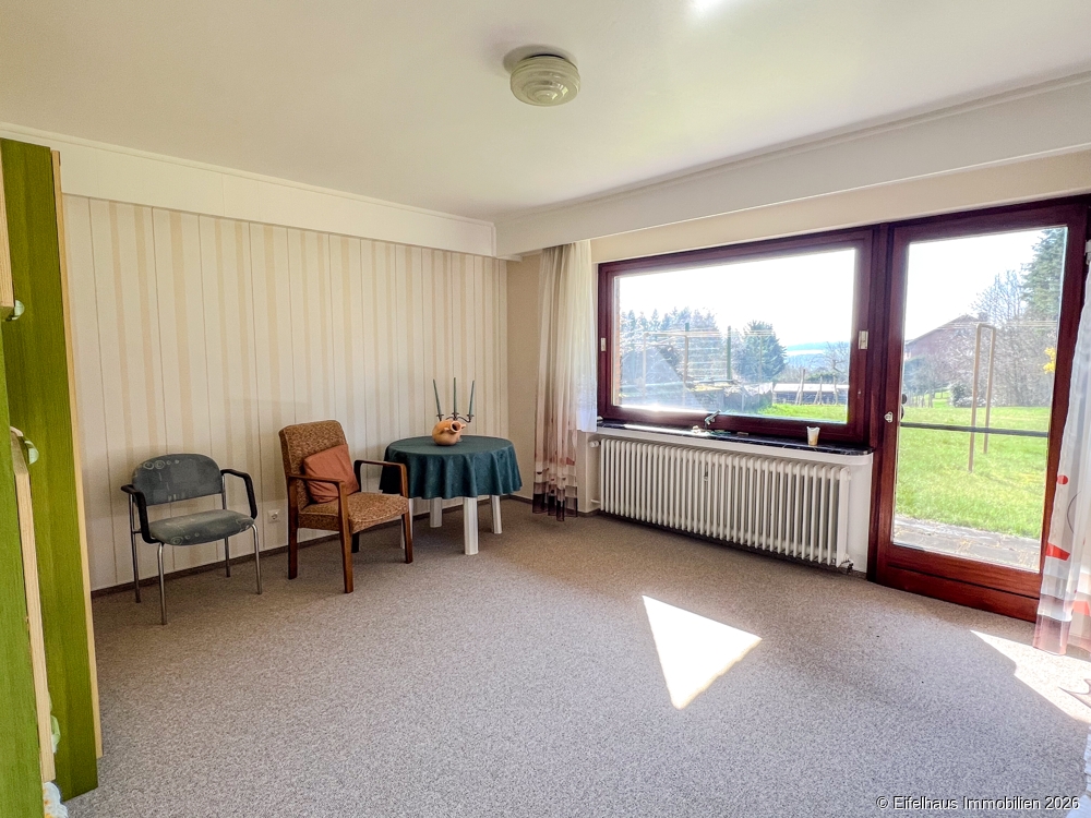 Wohnraum mit Ausgang zur Terrasse