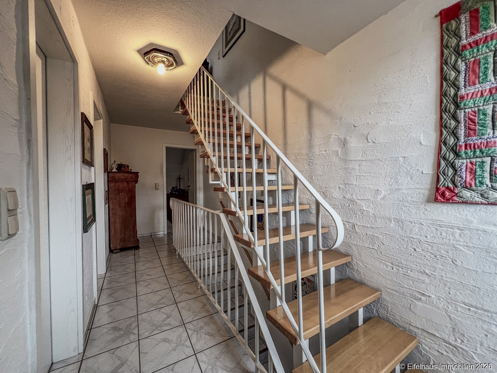 Diele mit Treppe zum OG