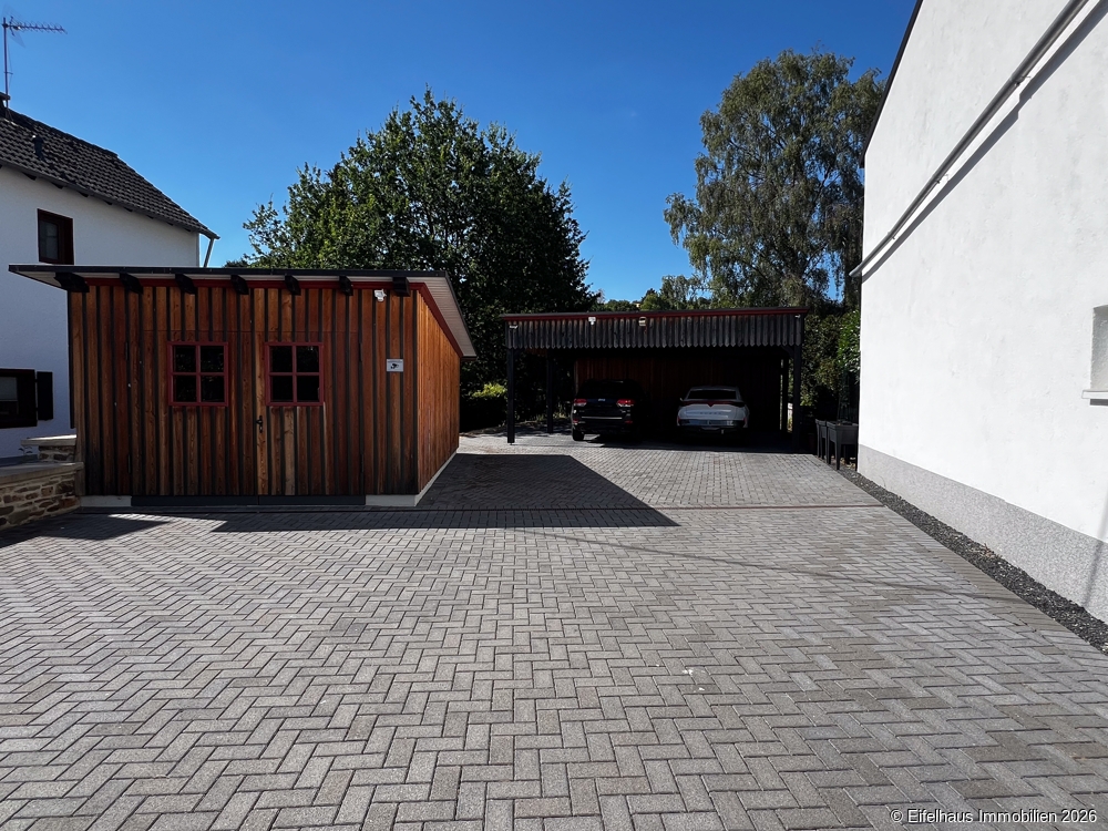 Carport und Garage
