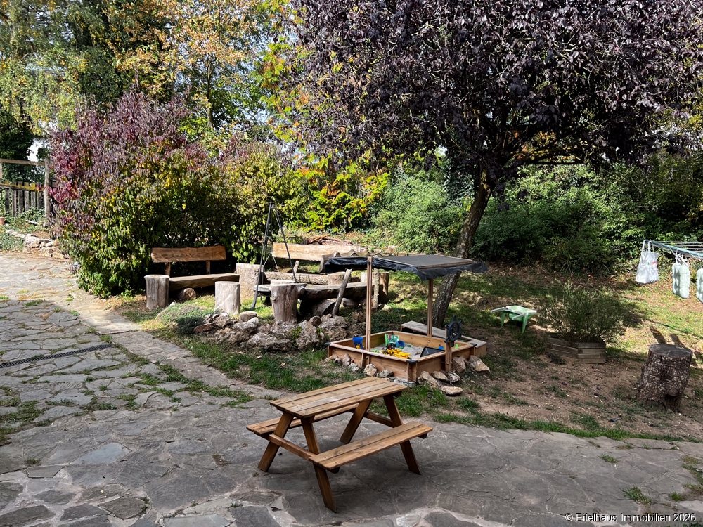Garten vor Eingang
