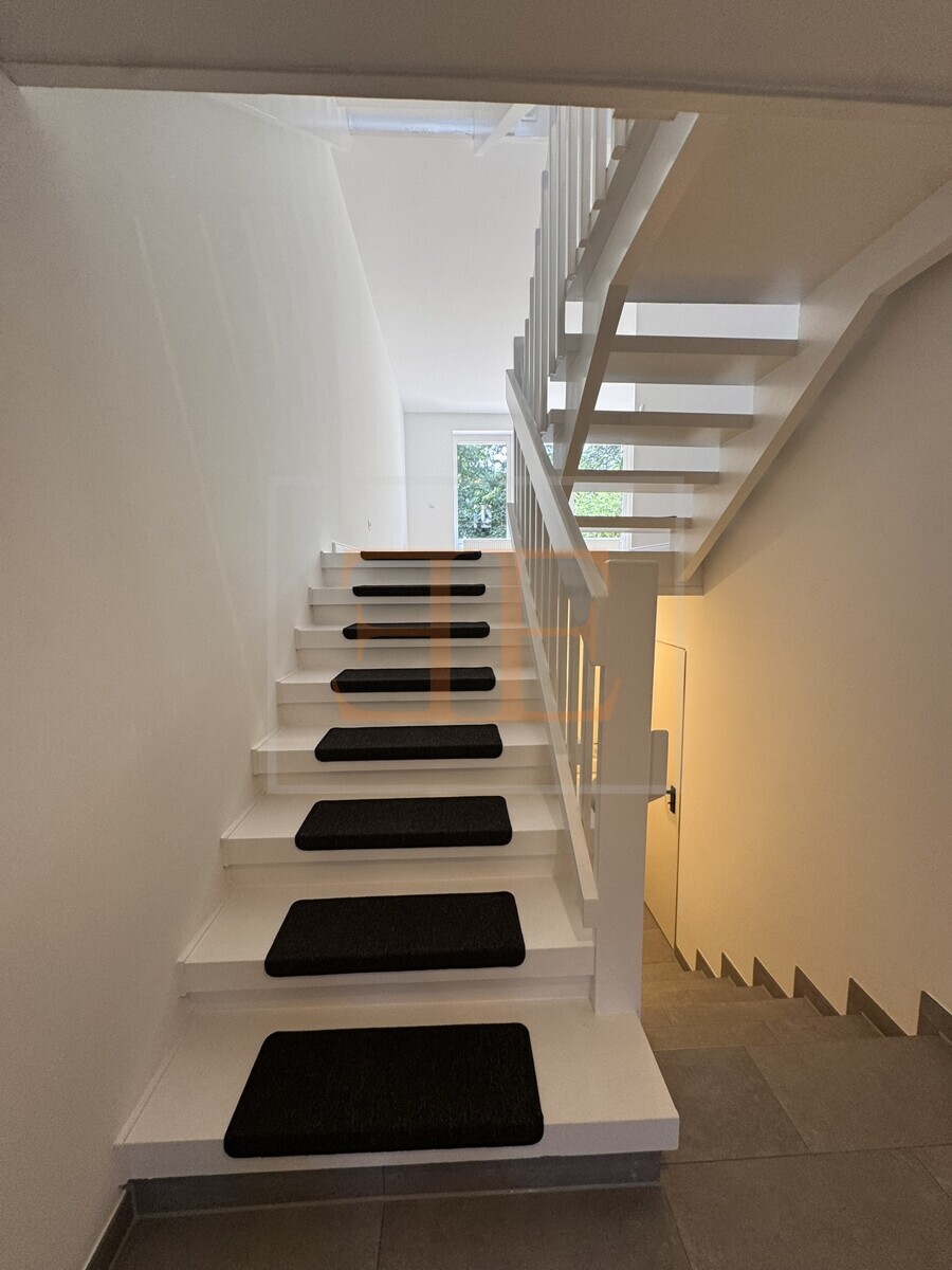 Treppe zum Wohnbereich