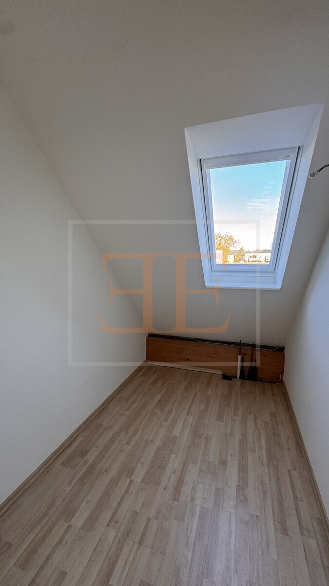 Zimmer mögliches Bad im Dachgeschoss