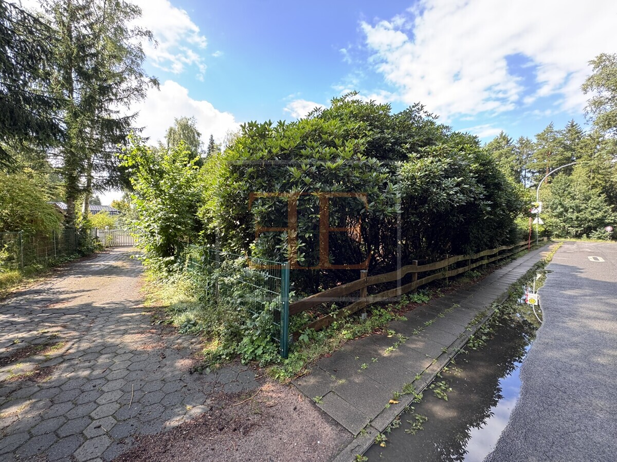 Grundstücksansicht von Straße