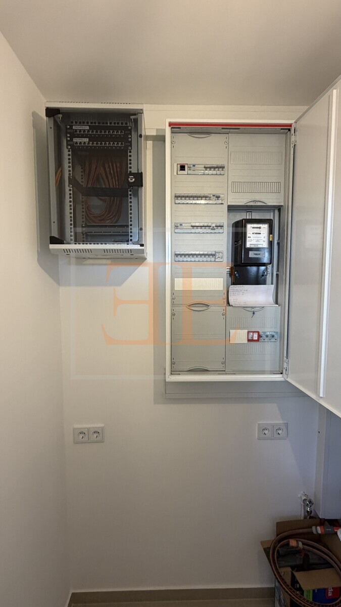 Neuer Sicherungs und Netzwerkschrank