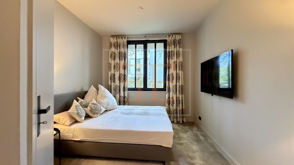 Schlafzimmer mit ruhigem Ausblick