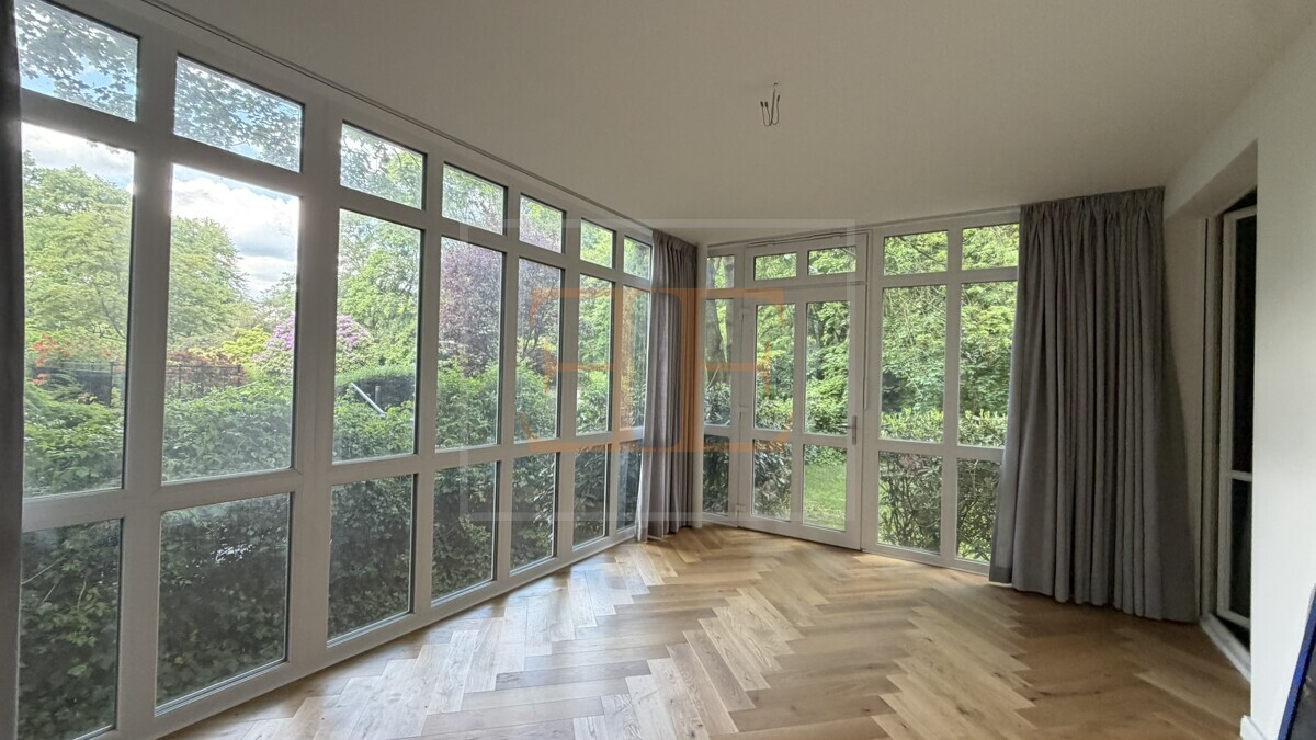 Wintergarten mit Gartenausblick