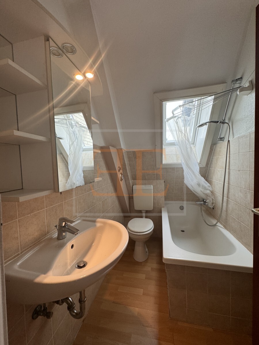 Badewannenbad Whg 2 OG rechts 