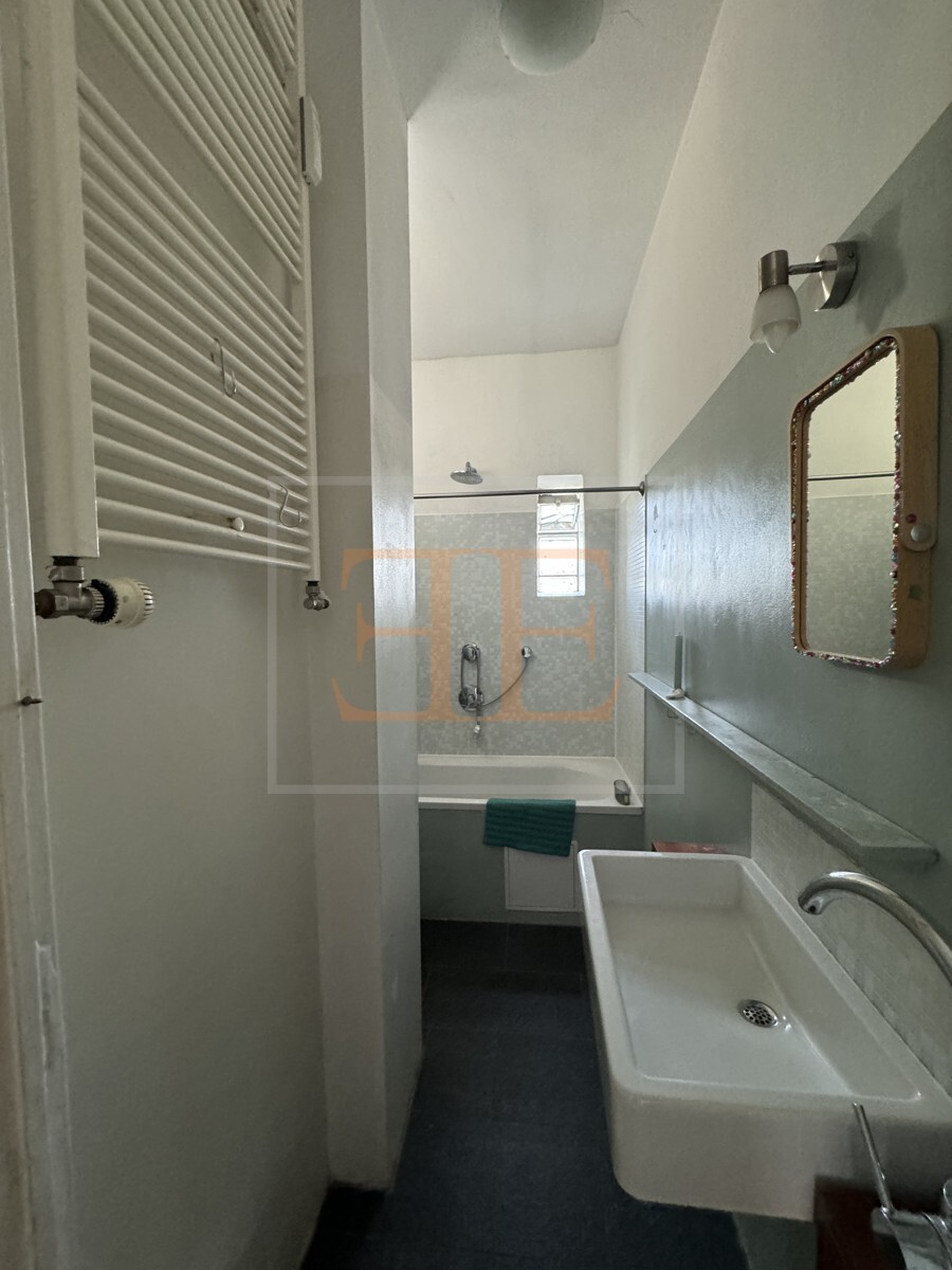 Badezimmer mit Handtuchheizung
